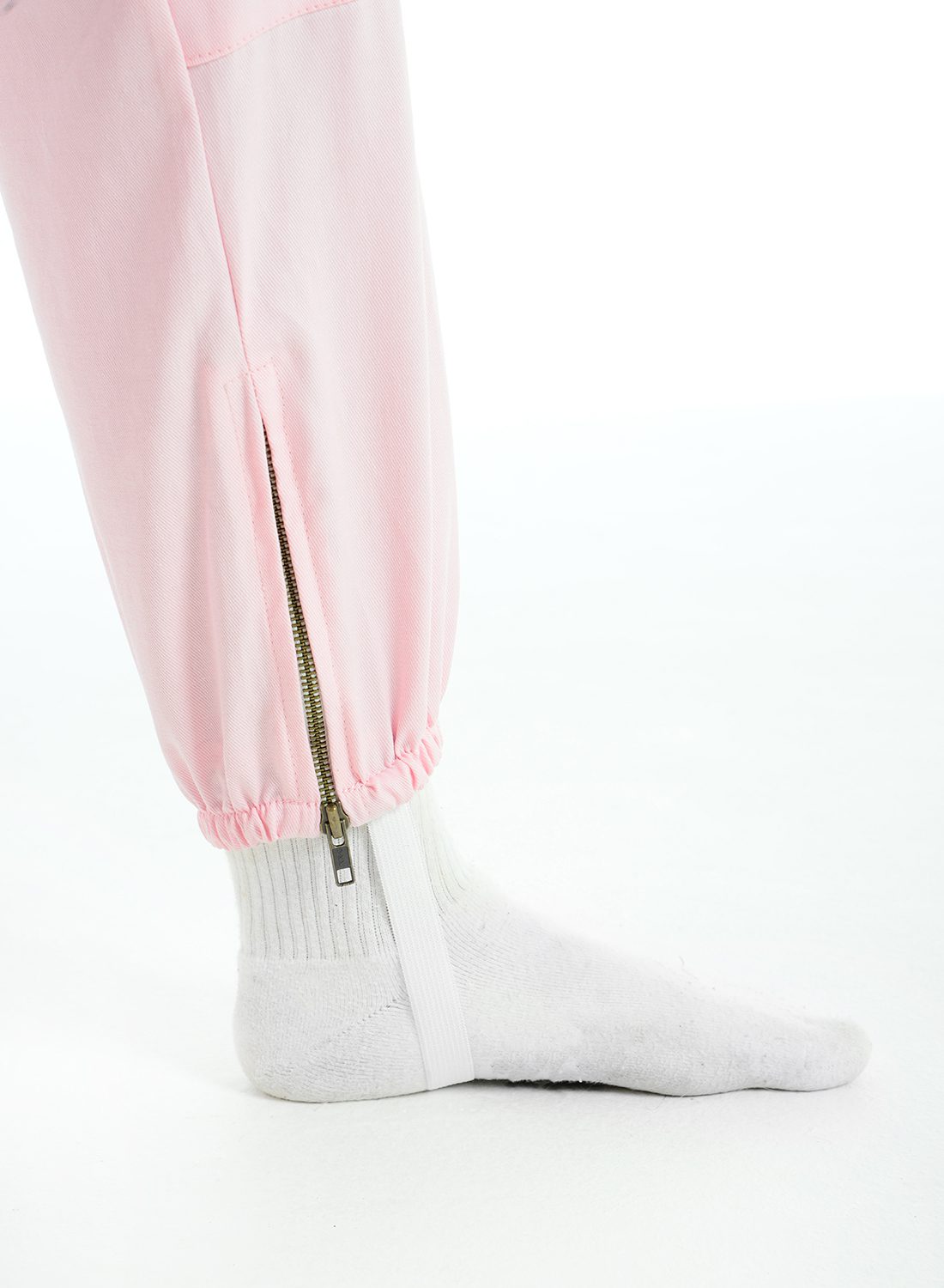 Pink bee protection suit, poly cotton beekeeper suit for sting-proof safety and comfort." This format incorporates the keywords "Bee Protection Suit,