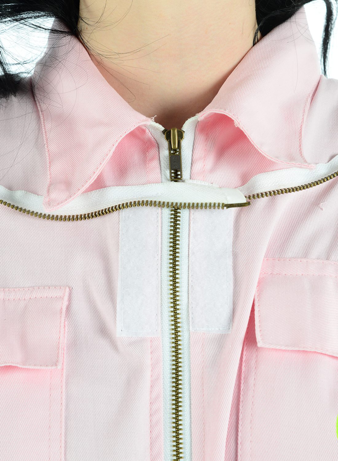 Pink bee protection suit, poly cotton beekeeper suit for sting-proof safety and comfort." This format incorporates the keywords "Bee Protection Suit,