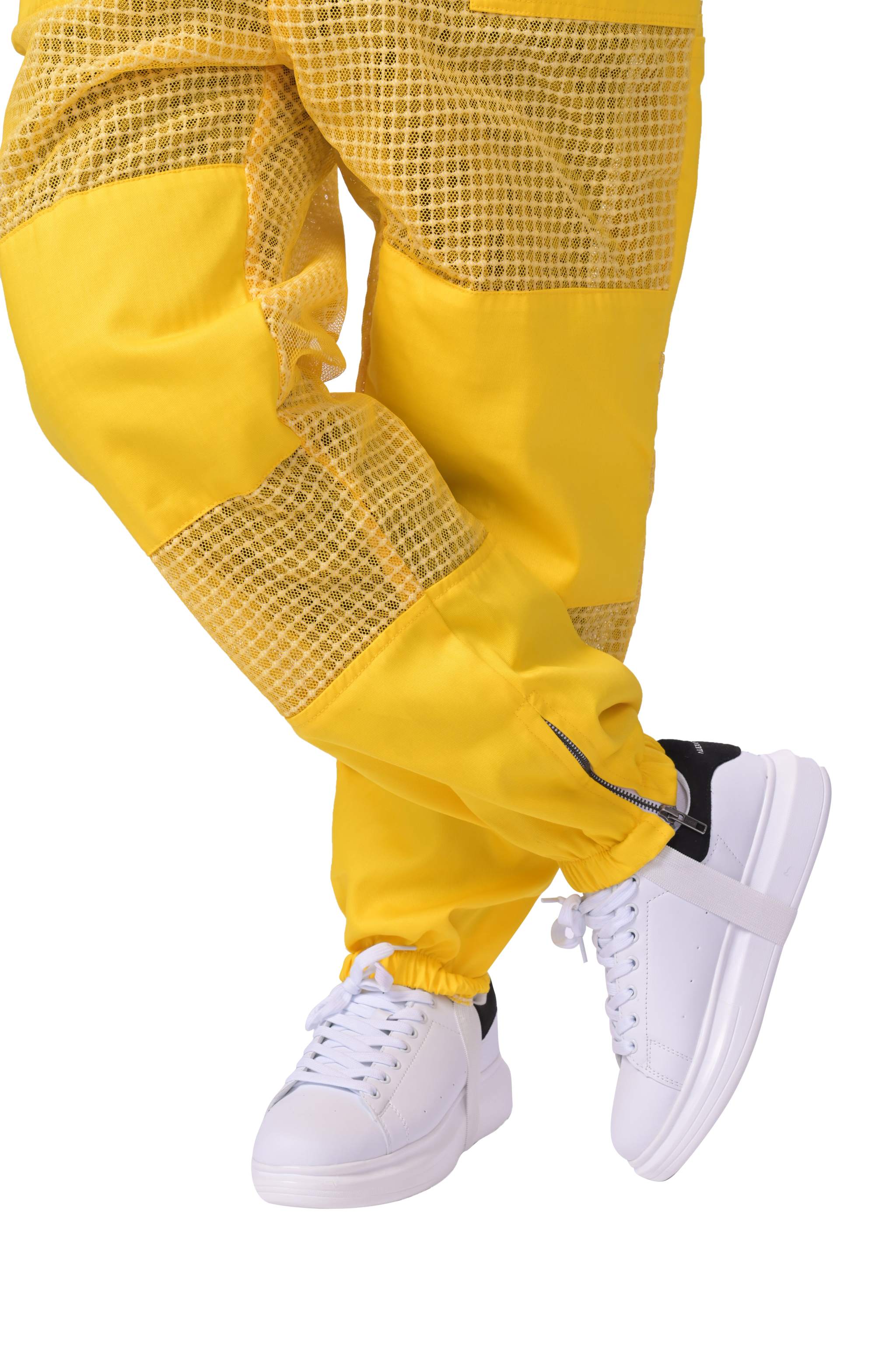 Yellow pants with a mesh pattern