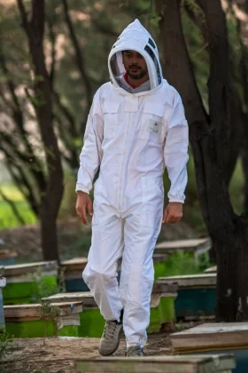 Bee suit cotton protection from honey bee stings.